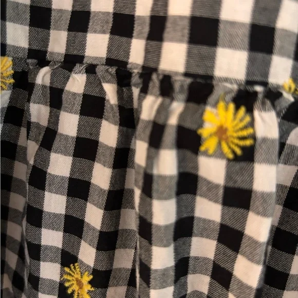 Old Navy Black and White Puff Sleeve Smocked Blouse - Picture 5 of 5